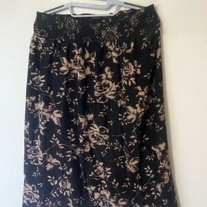 Medium skirt black with rose pattern